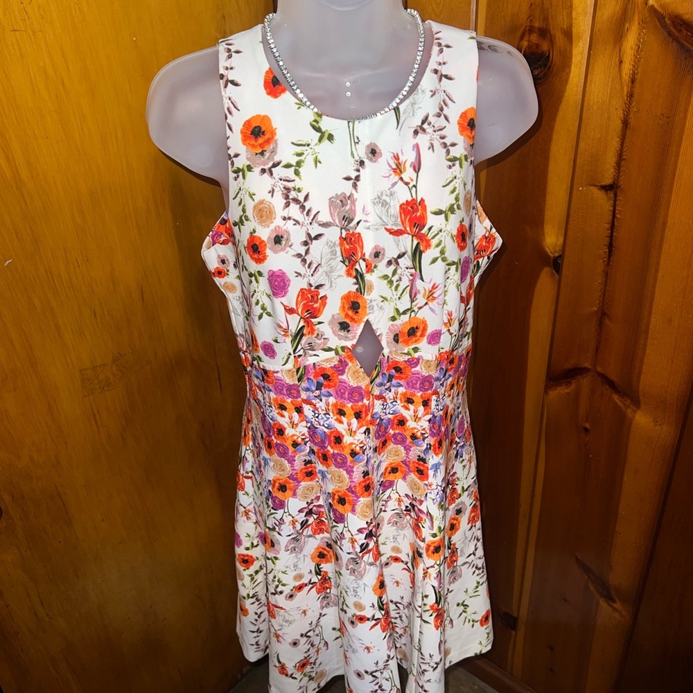 White Flower Print Midi-Dress